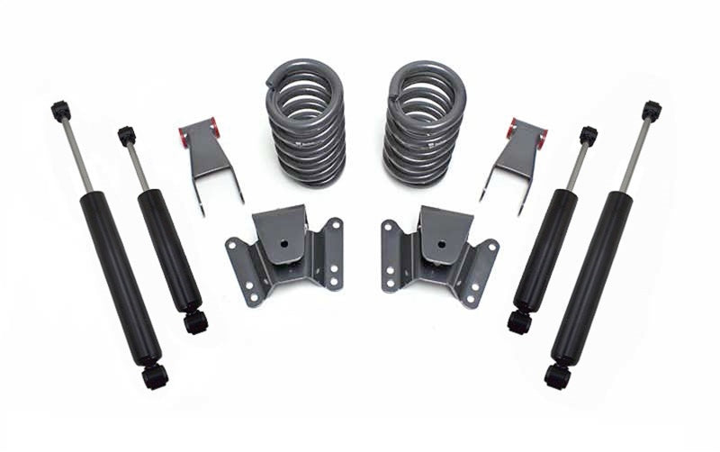 MaxTrac 14-16 GM C/K1500 2WD/4WD Single Cab w/Cast Steel Susp. 2-4in Lowering Kit